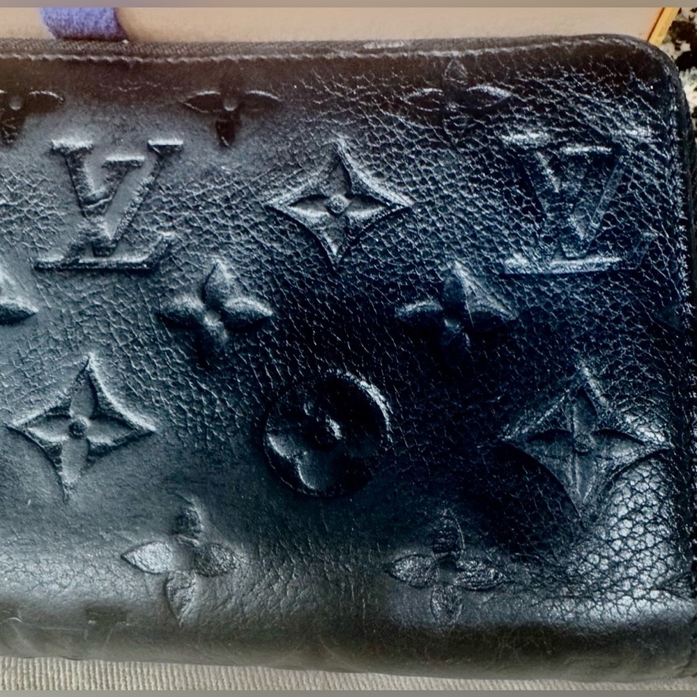 Gorgeous Authentic Louis Vuitton black Zippy Wallet - Picture 4 of 5
